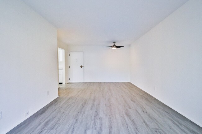 Building Photo - Hillside Village Apartments