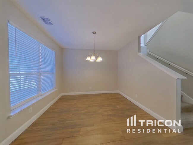 Foto del edificio - 7415 Cresswell Dr