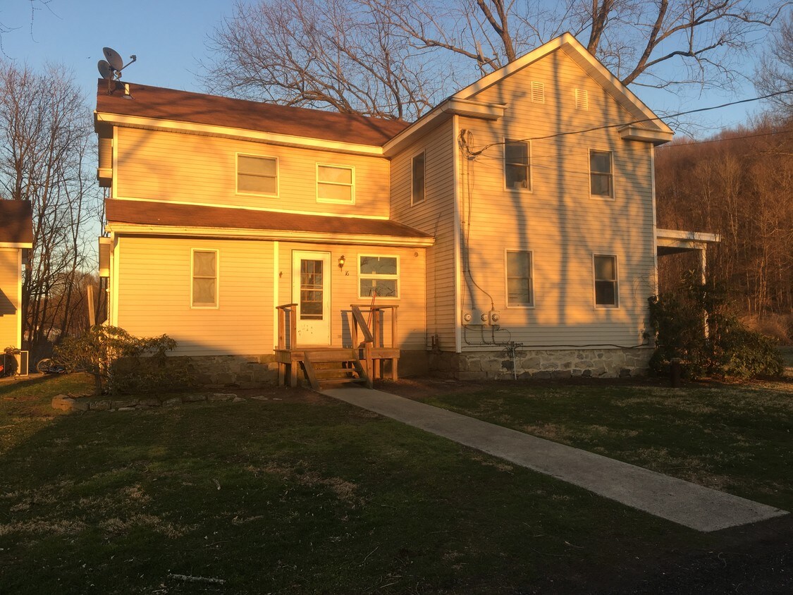 16 Polkville Rd, Columbia, NJ 07832 House for Rent in Columbia, NJ