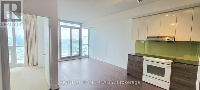 Building Photo - 121 McMahon Dr