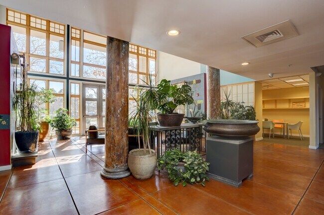 Foto del edificio - 275 S Harrison St