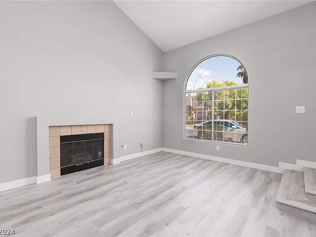 Foto del edificio - 8437 Majestic View Ave