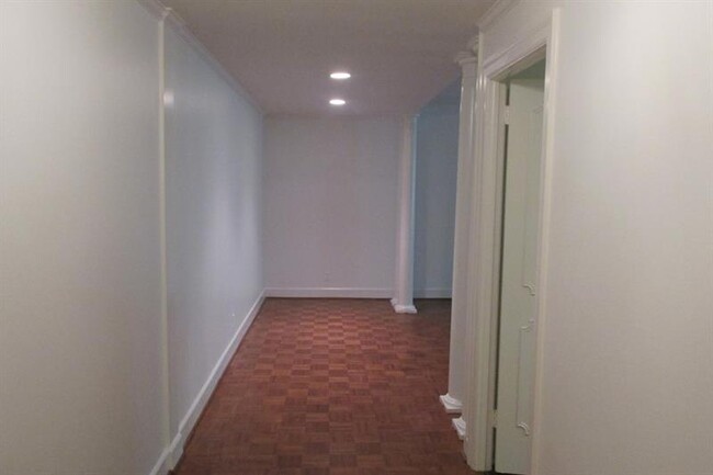 Building Photo - 2734 Peachtree Rd NW