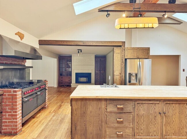 Building Photo - Modern Farmhouse  on 6 Private Acres in Ch...