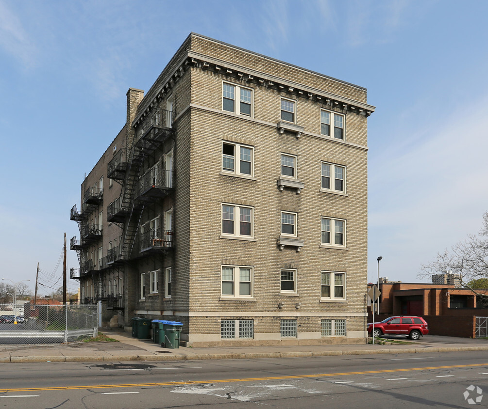 Building Photo - 185 Alexander St