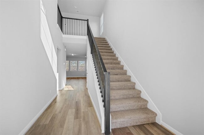 Building Photo - 453 Gaida Loop