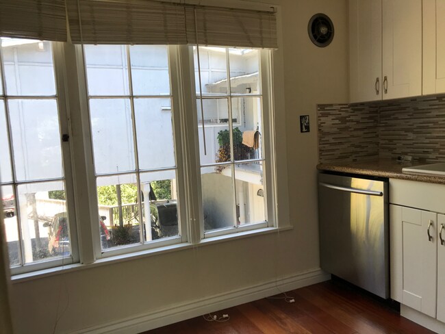 Foto del edificio - 4866 Park Blvd