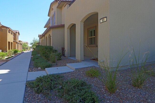 Foto del edificio - Newer, Fabulous town home in the heart of ...