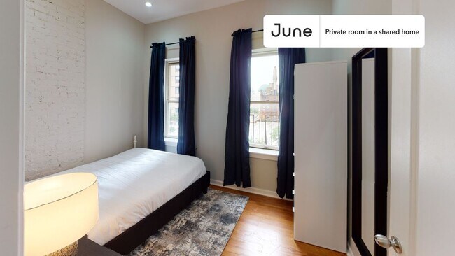 Foto del edificio - Room in Shared 3 bed/1 bath home