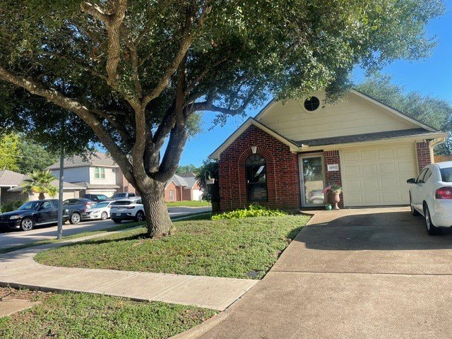 Building Photo - 1102 Camelot Ln