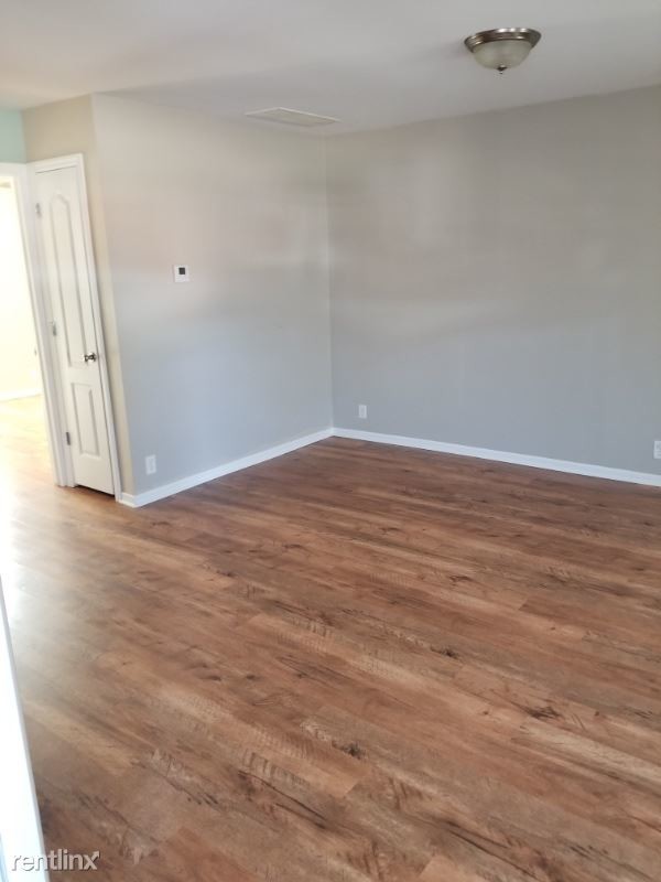 Building Photo - 1 br, 1 bath Apartment - 1002 Green Ridge Ave