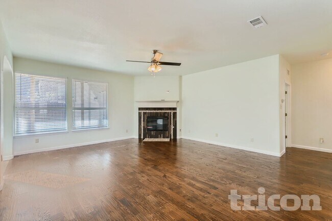 Building Photo - 12069 Brownwood Dr