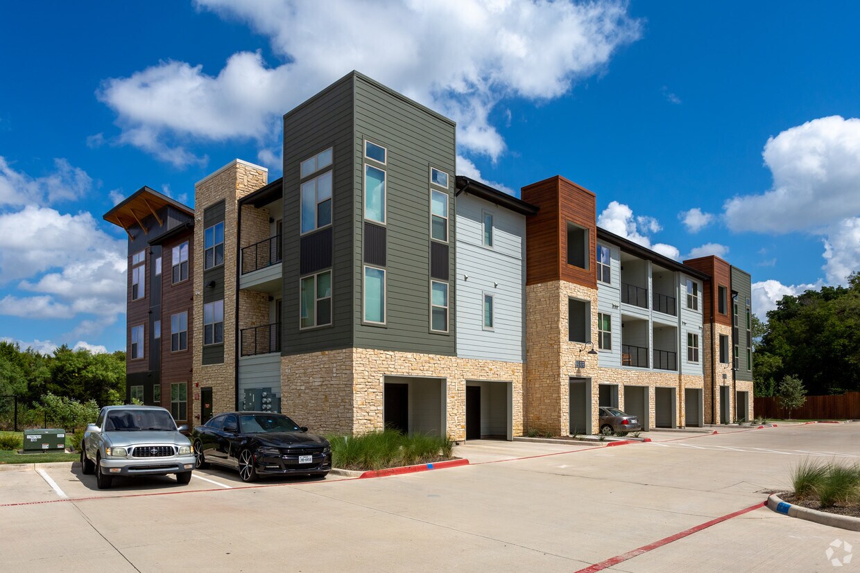 Waters Edge at Mansfield Apartments Grand Prairie, TX