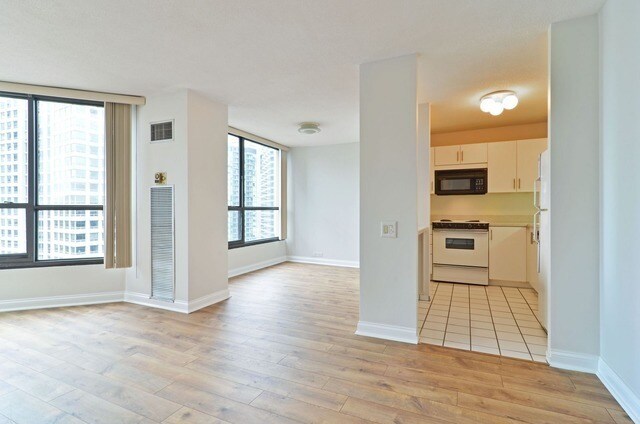 Building Photo - 405 N Wabash Ave