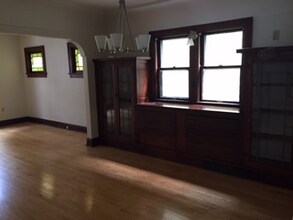 Building Photo - 1141 S 71st St
