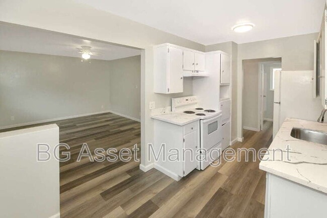 Building Photo - 1932 Ethan Wy