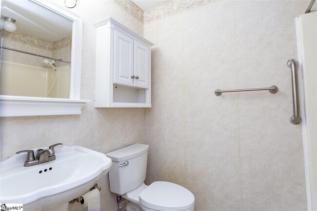 Foto del edificio - 11 Paddock Dr