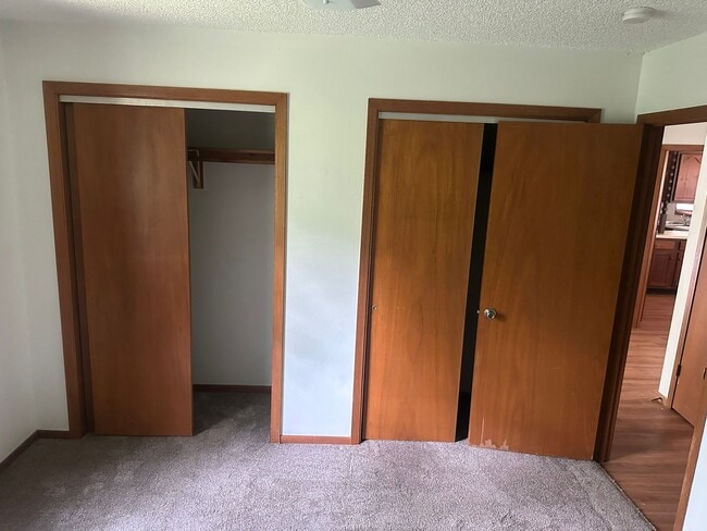 Building Photo - 1453 Valley View Dr