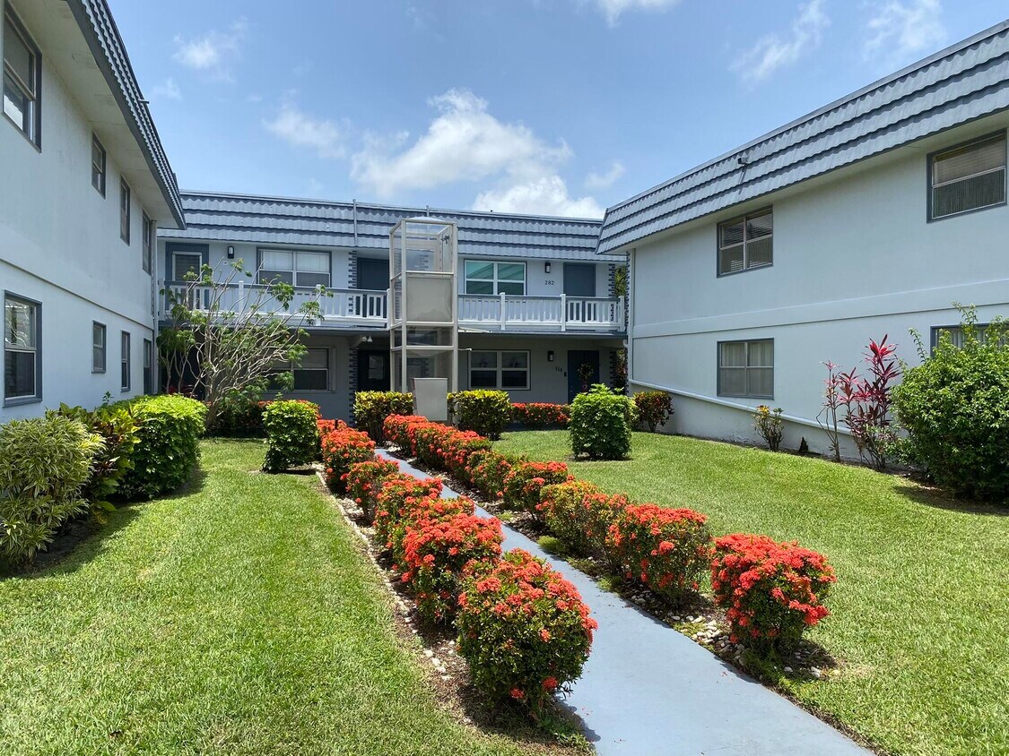 285 Tuscany Ln, Delray Beach, FL 33446 Condo for Rent in Delray Beach