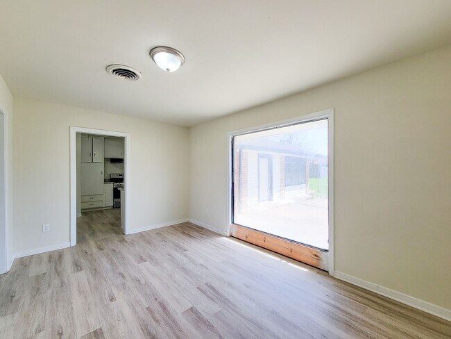 Foto del edificio - BEAUTIFUL REMODELED 4 BEDROOM 2 BATH HOME IN LAKE JACKSON, TEXAS