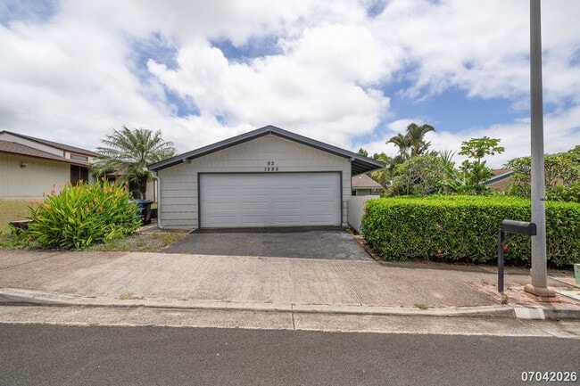 Foto del edificio - Breezy Makakilo Living | 3 Bed, 2 Bath, 2.5-Car Garage, Private Yard | $3,800