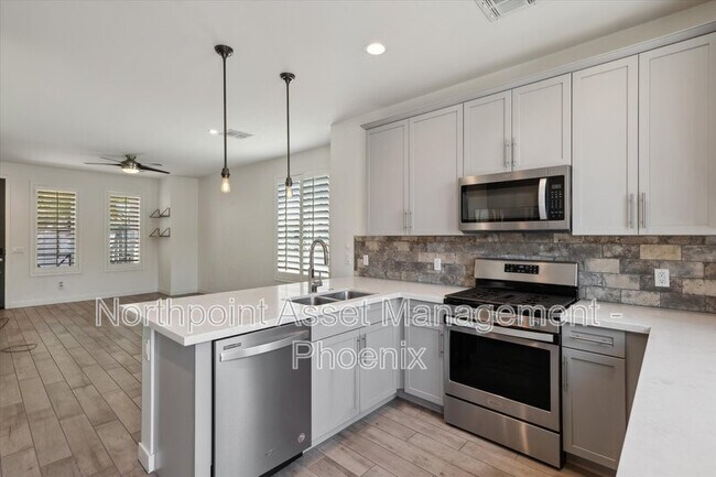 Building Photo - 3030 N 38th St