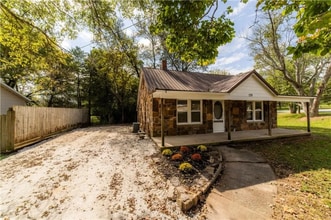 Building Photo - 129 W Main St