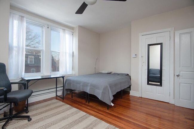 Building Photo - 4504 Regent St