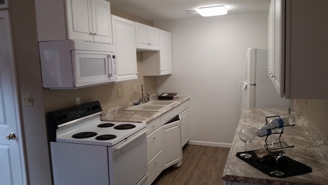 Building Photo - 618 Ramblewood Ct
