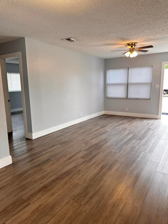 Foto del edificio - 7521 NW 44th Ct