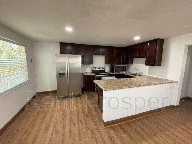 Building Photo - 1130 W Lake Brantley Rd