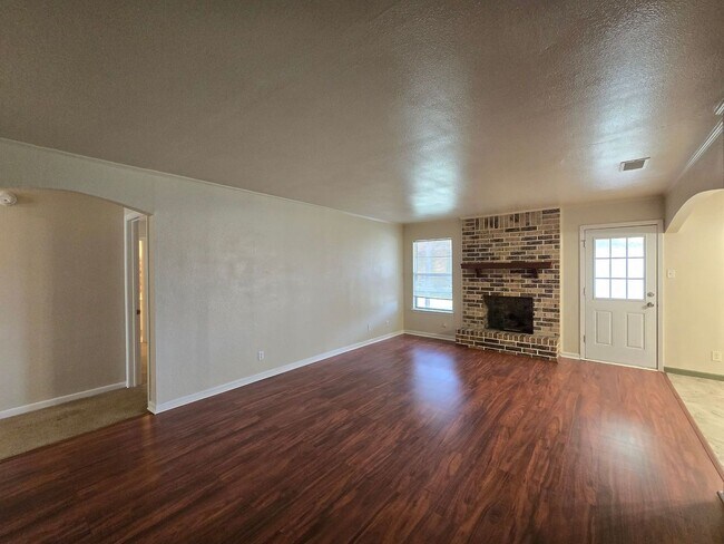 Building Photo - RENT REDUCTION - AVAILABLE NOW!