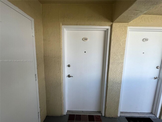 Foto del edificio - cozy two-bedroom, one-bath condo in Little...