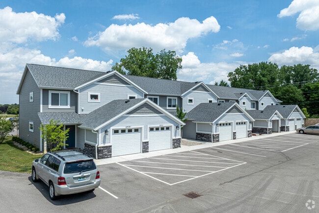 Building Photo - Fairway Corners Townhomes