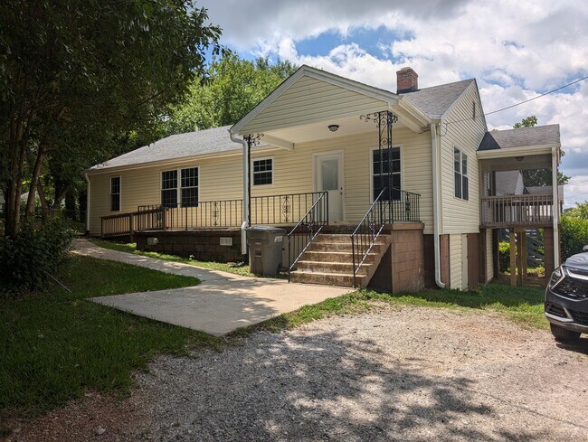 Building Photo - 416 Furman Rd