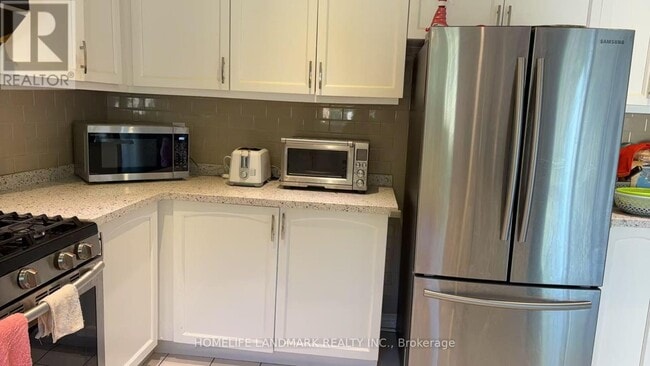 Building Photo - 3153 Colonial Dr