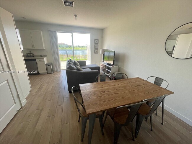 Foto del edificio - 2346 SE 12th Ct