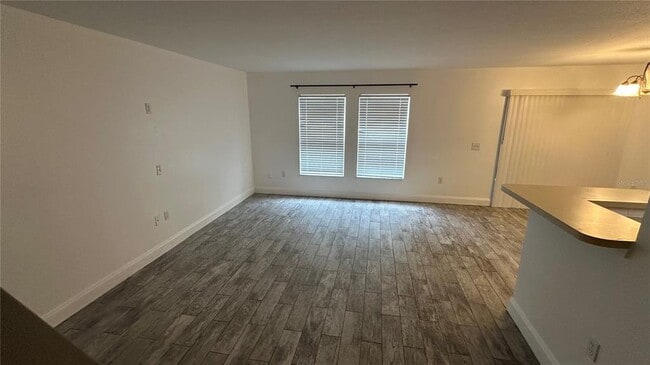 Building Photo - 2437 Hassonite St