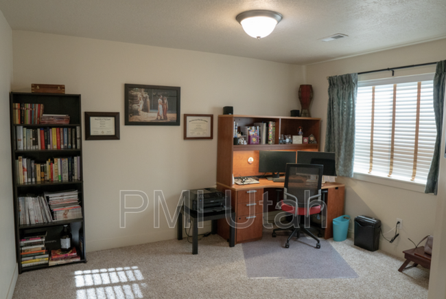 Building Photo - 4154 Cresthaven Ln