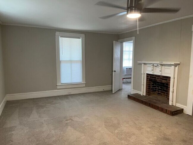 Building Photo - Charming Bungalow in Spencer