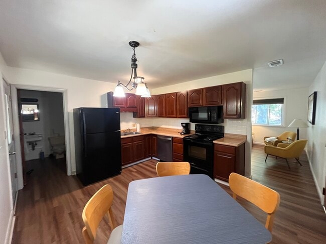 Building Photo - 5756 Kendon St