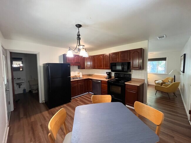 Foto del edificio - 5756 Kendon St