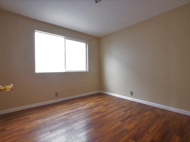 Foto del edificio - 1215 Skyline Dr