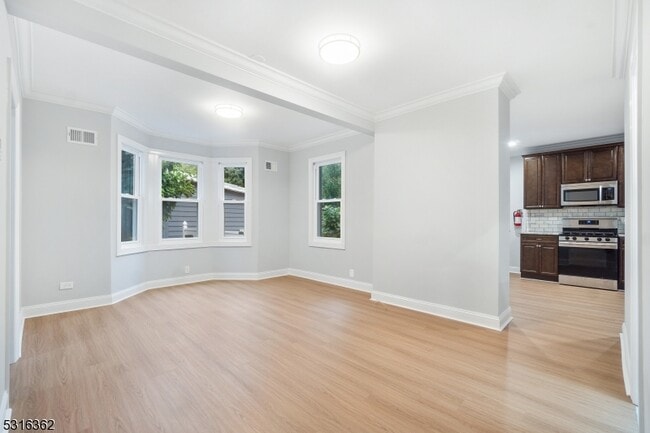 Building Photo - 84 Willet St