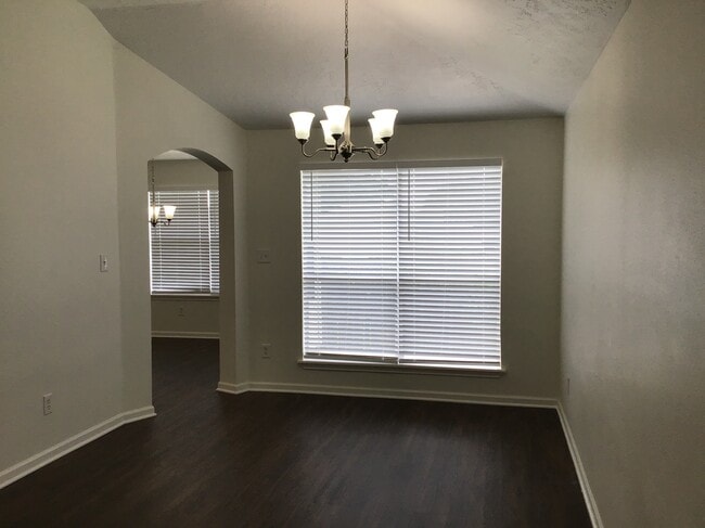 Foto del edificio - 327 Leisure Ln