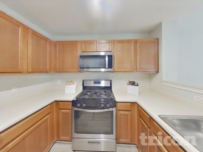 Building Photo - 2910 Candleside Dr