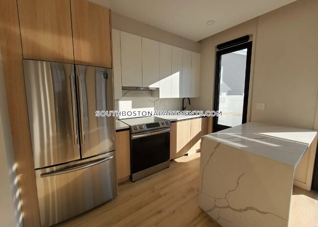 Building Photo - 143 L St