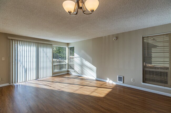 Building Photo - Midvale - Duplex