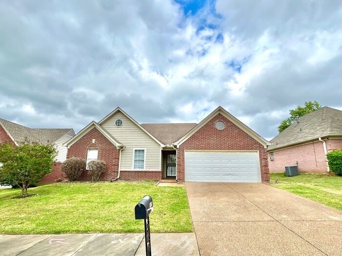 Available Now! 3 Bedroom 2 Bath Home in Co... House for Rent in