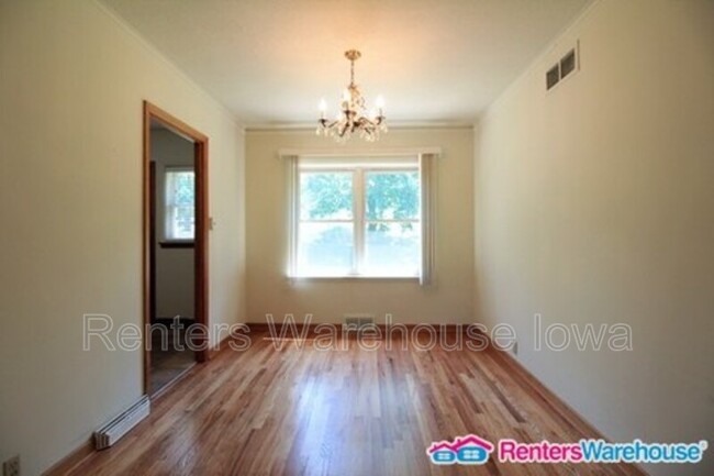 Building Photo - 417 44th St